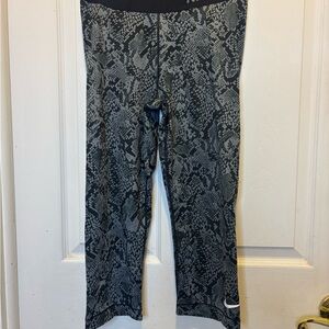 Nike Pro Women's Black and Gray Snake Print Capri Leggings